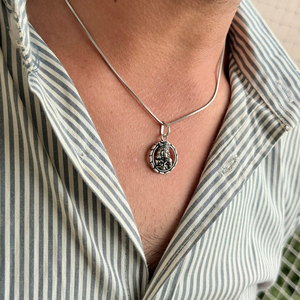 Krishna Round Pendant – 925 Sterling Silver, Oxidized, 20×28 mm | Rudra Craft